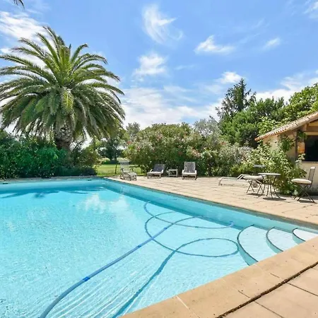 Будинок відпочинку In With Private Swimming Pool, Be Inside Or Outside